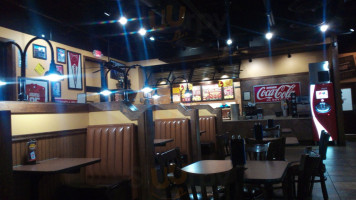 Zaxby's inside