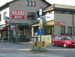 Laune Baari outside