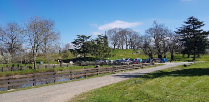 Le Moulin Du Mont outside