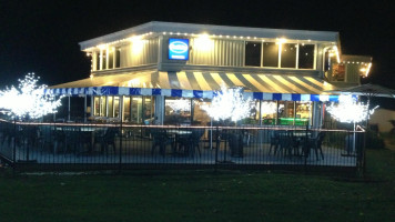 Harbour House Grill outside