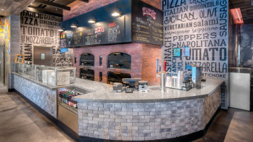 Zizi's Pizza food