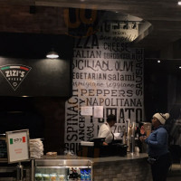 Zizi's Pizza food