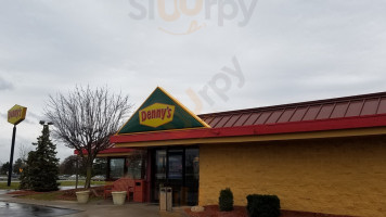 Denny's outside