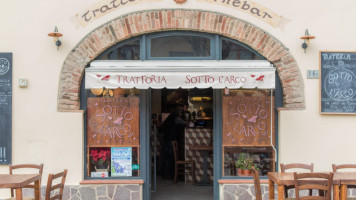 Trattoria Sotto L'arco food