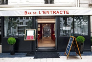 De L'entracte outside