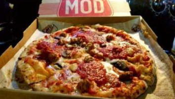 Mod Pizza food