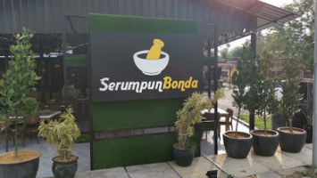 Serumpun Bonda outside