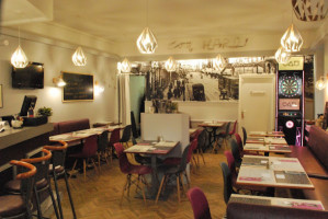 Le Bistrot inside