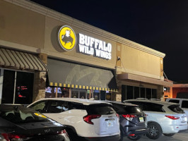 Buffalo Wild Wings outside