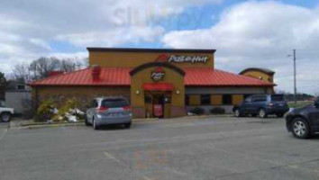 Pizza Hut outside