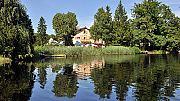 L'Auberge du Lac outside