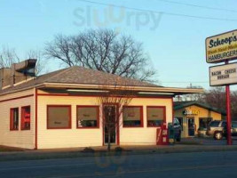 Schoop's Hamburgers outside