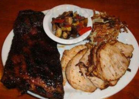 Mountainside Smokehouse Grill food