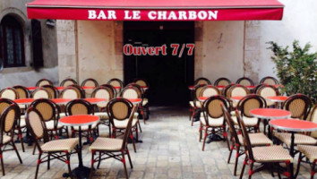 Le Charbon inside