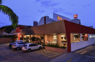 Ibis Campo Grande outside