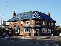 White Horse Inn outside