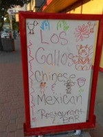 Los Gallos outside