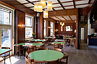 Cafe Des Avenues inside