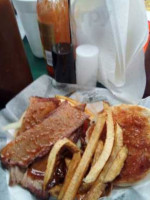 Hooten Holler'n Bbq food