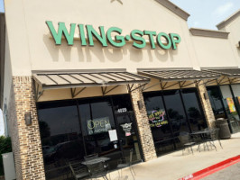 Wingstop inside