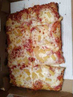 Benito's Pizza food