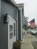 Main Street Stable Tavern outside