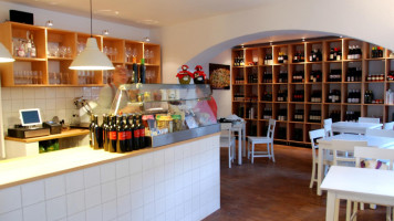 Vino e Cucina inside