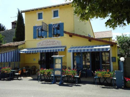 L'Auberge des Gourmets outside