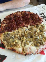 Tark's Pizza food