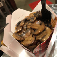 Smoke's Poutinerie inside