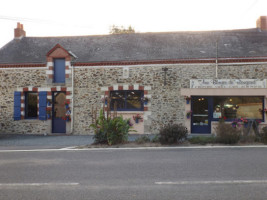 Aux Berges De Bougard Crêperie,galettes, Saint Omer De Blain. inside