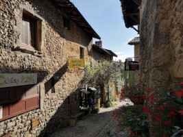 Auberge Du Coq outside