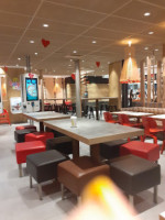 Mcdonald's Orange Sud inside