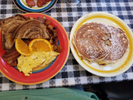 Messy's Cafe food