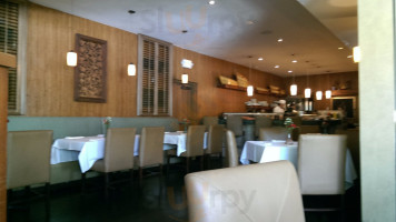 Sushi Siam inside