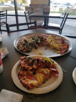 Round Table Pizza food