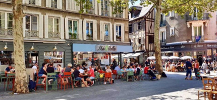 Midi O Halles inside