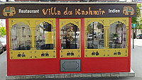 Villa du Kashmir outside