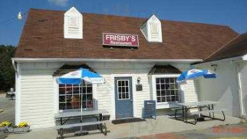 Frisbys outside