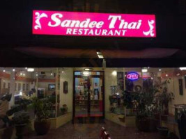 Sandee Thai outside