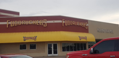 Fuddruckers outside