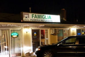 Famiglia Bistro Pizzeria outside