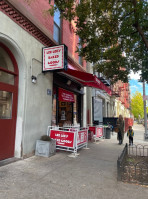 Lee Lee's Baked Goods outside