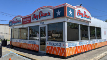 Big Dan's Hamburgers outside