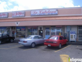 La Catalana Bakery outside