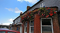 The Queens Head outside