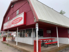 Cree-mee Drive-in outside