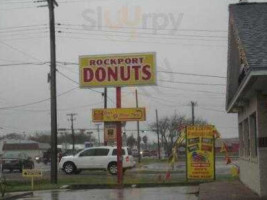 Donutsdatrock! Rockport Donuts outside