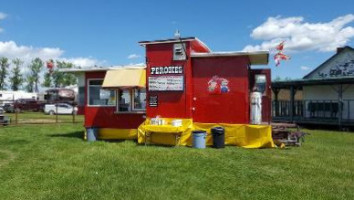 Farmer's Wifes Fabulous Caboose outside