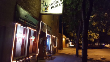 Louie's Place outside